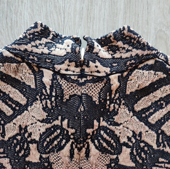 NWT Anthropologie Mock-Neck Cap-Sleeve Slim Knit Mini Dress M Brown $198 - Picture 5 of 11